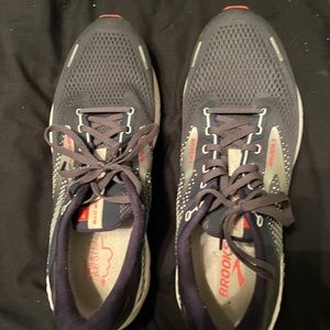 Men’s size 12 Brooks Adrenaline GTS 22 EUC